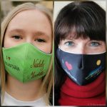 Zwei Frauen mit Mund-Nasen-Schutz